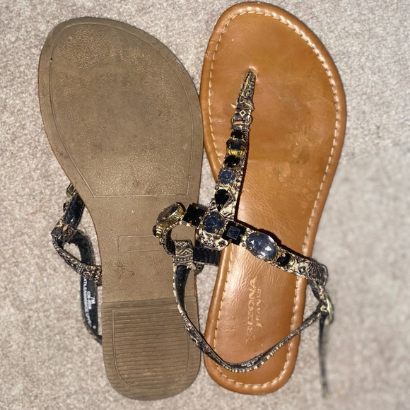 Sandals - Picture 1 of 2